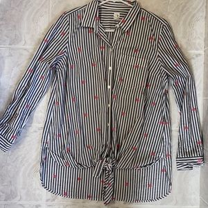 Gap maternity button up top